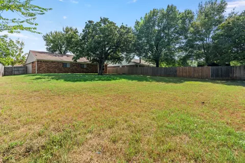 Exterior - 409 Sage Ln, Euless, TX 76039 photo 5 of 7
