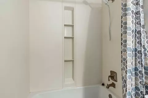 Bath - 409 Sage Ln, Euless, TX 76039 photo 5 of 5