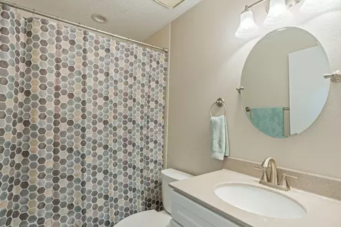 Bath - 409 Sage Ln, Euless, TX 76039 photo 4 of 5