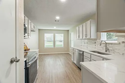 Kitchen - 409 Sage Ln, Euless, TX 76039 photo 2 of 4