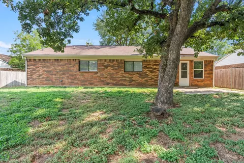 Exterior - 409 Sage Ln, Euless, TX 76039 photo 6 of 7