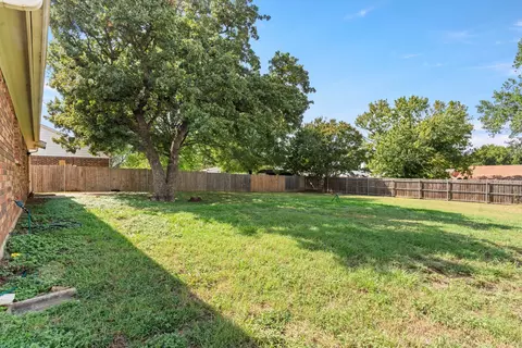 Exterior - 409 Sage Ln, Euless, TX 76039 photo 4 of 7