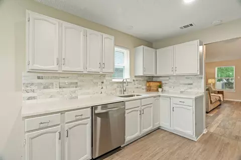 409 Sage Ln, Euless, TX 76039