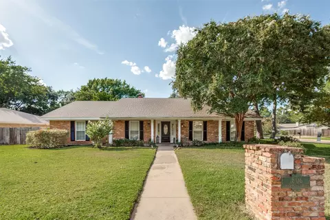 1806 Lakemont Ct, Arlington, TX 76013