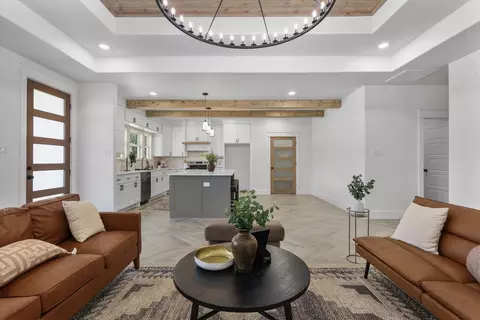 537 Cresthaven Ct, Azle, TX 76020