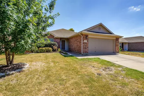 621 Condor Trl, Saginaw, TX 76131