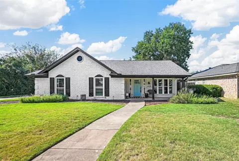 219 Norwich Dr, Hurst, TX 76054