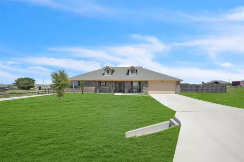 120 Knoll Ln, Decatur, TX 76234
