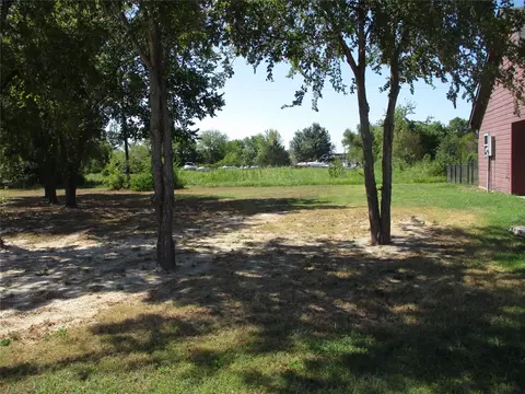 Exterior - 148 Mill St, Emory, TX 75440 photo 4 of 8