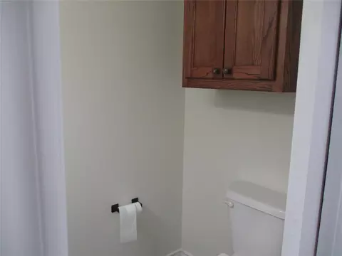 Bath - 148 Mill St, Emory, TX 75440 photo 2 of 4