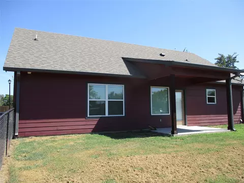 Exterior - 148 Mill St, Emory, TX 75440 photo 5 of 8