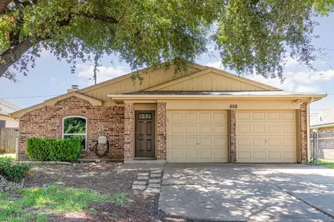 808 Carrington Dr, Arlington, TX 76001
