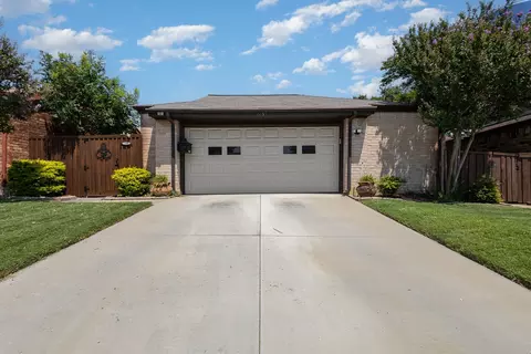 2253 Jamestown Ln, Carrollton, TX 75006