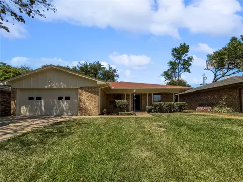 2717 Marta Dr, Irving, TX 75060