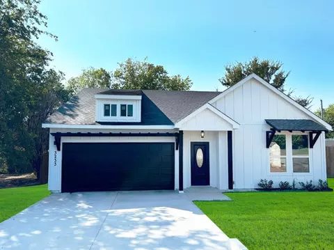 3233 Brazos River Dr, Granbury, TX 76048