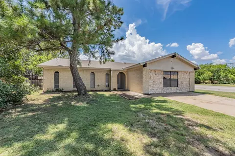 109 Wren Ct, Cleburne, TX 76033