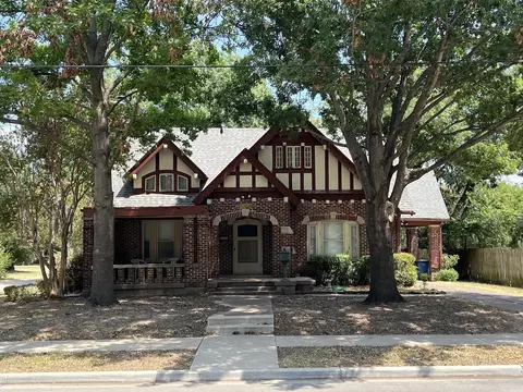 401 S Houston St, Kaufman, TX 75142