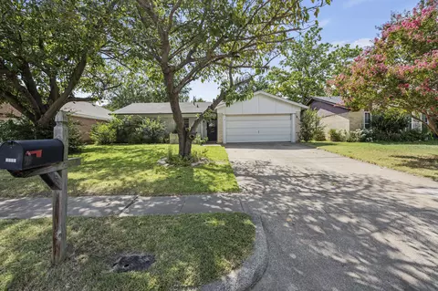 2817 Lake Gardens Dr, Irving, TX 75060