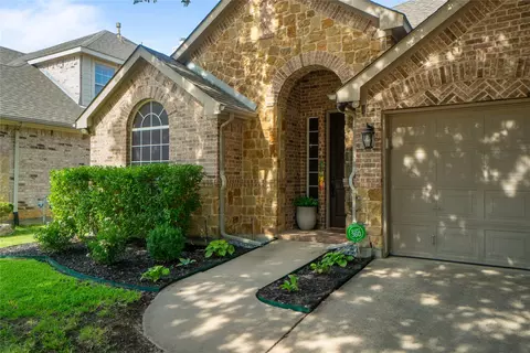 6836 Landing Dr, Grand Prairie, TX 75054