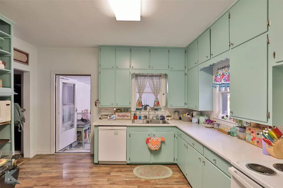 Kitchen - 510 W Plummer St, Eastland, TX 76448 photo 4 of 4