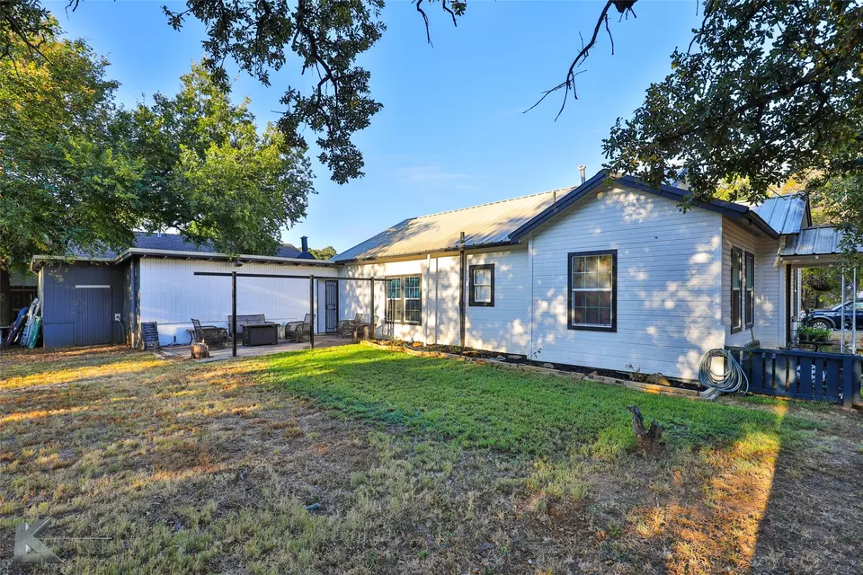 Exterior - 510 W Plummer St, Eastland, TX 76448 photo 5 of 7