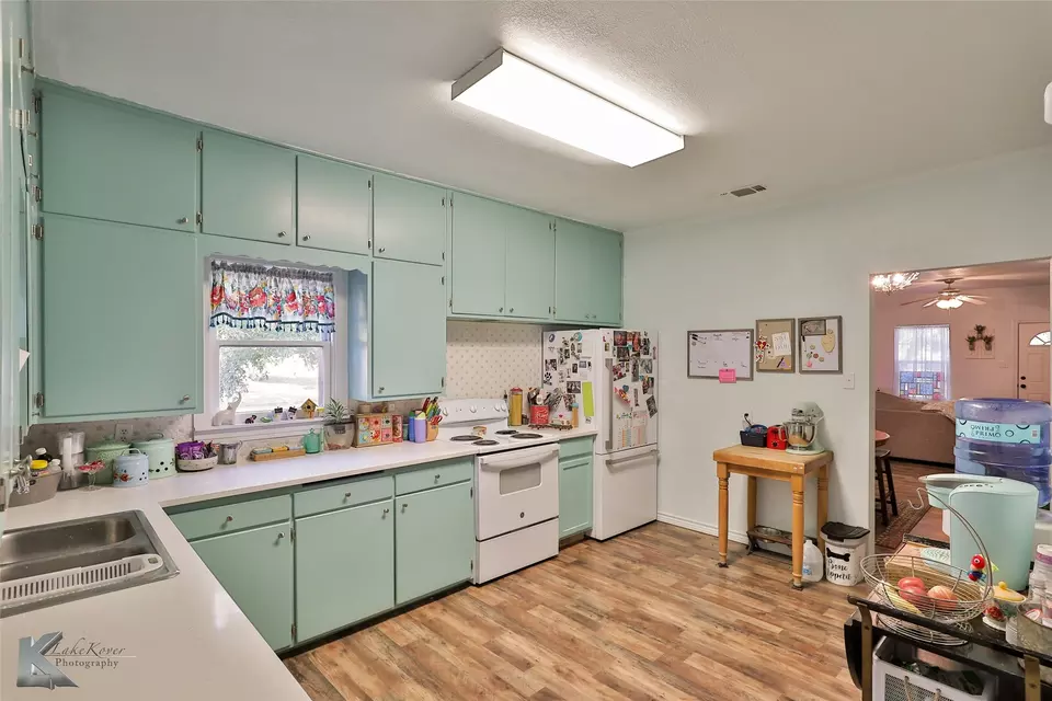 Kitchen - 510 W Plummer St, Eastland, TX 76448 photo 2 of 4