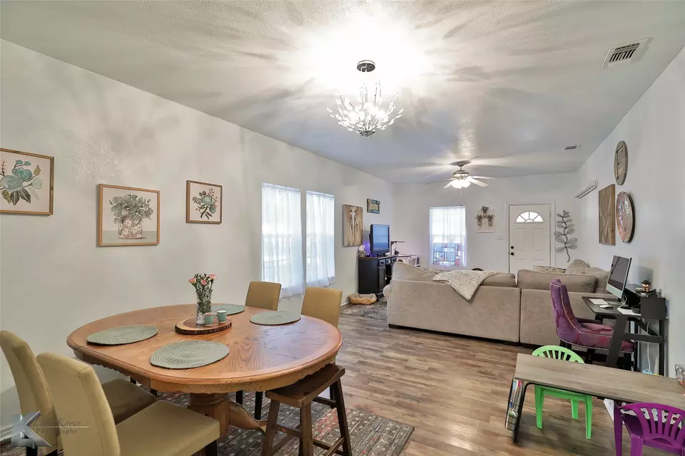 Dining - 510 W Plummer St, Eastland, TX 76448 photo 2 of 3