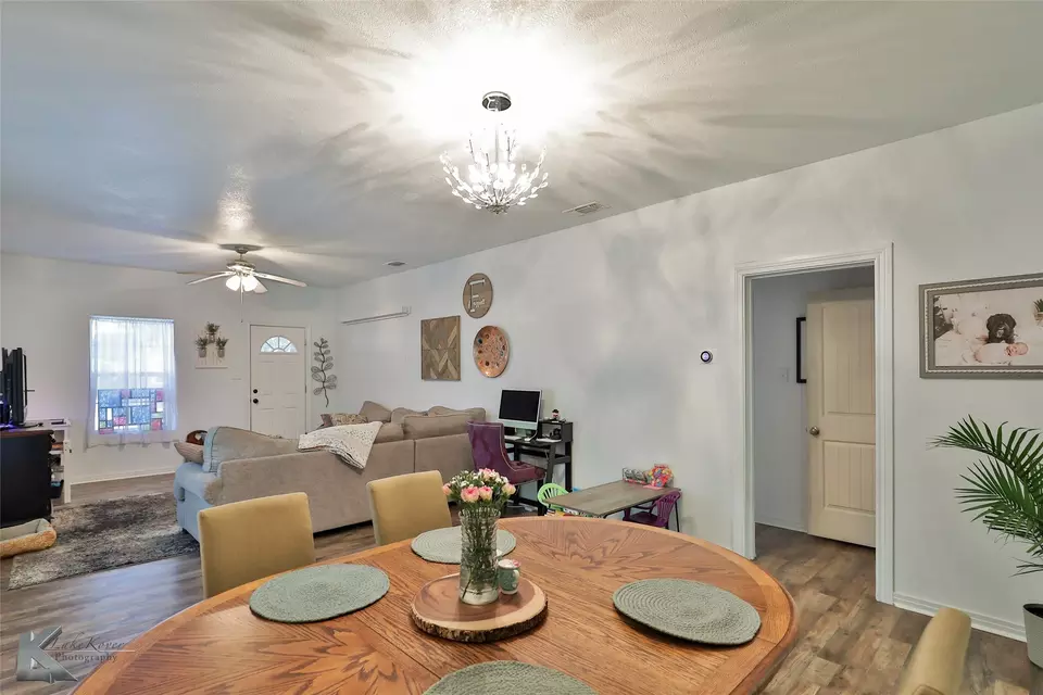 Dining - 510 W Plummer St, Eastland, TX 76448 photo 3 of 3