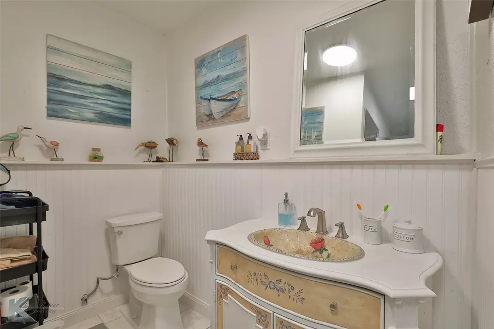 Bath - 510 W Plummer St, Eastland, TX 76448 photo 4 of 5