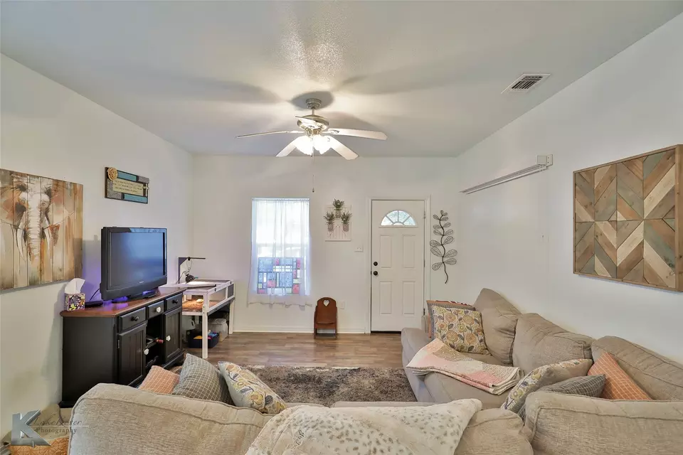 Living - 510 W Plummer St, Eastland, TX 76448 photo 2 of 3