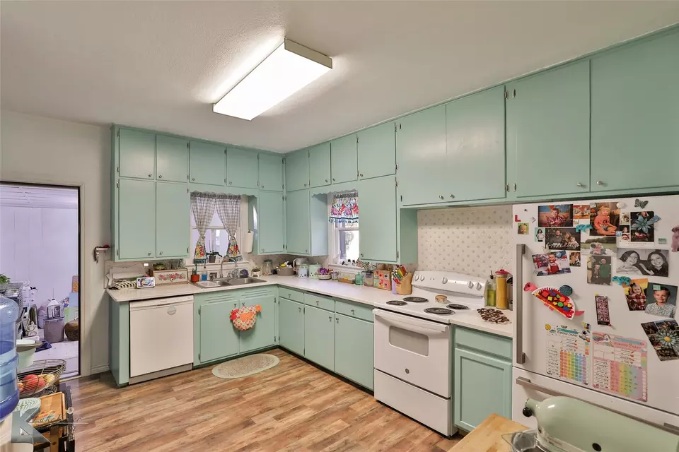 Kitchen - 510 W Plummer St, Eastland, TX 76448 photo 3 of 4