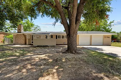 1705 Grantland Cir, Fort Worth, TX 76112