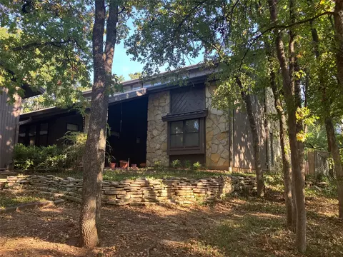 2800 Burlwood Dr, Arlington, TX 76016