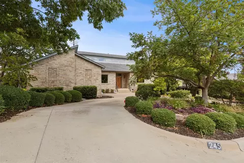 245 Oak Hill Dr, Trophy Club, TX 76262