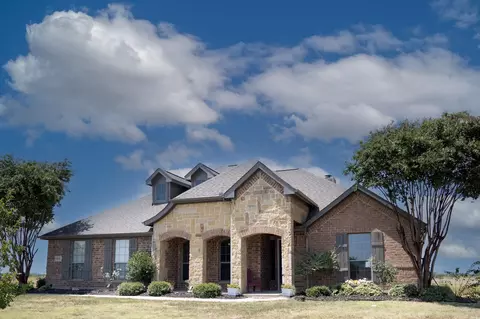 4748 Henson Dr, Caddo Mills, TX 75135