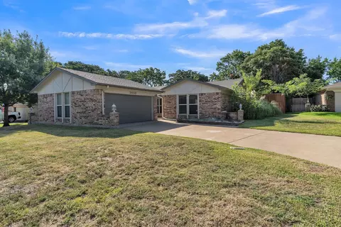 3409 Meadow Wood Ct, Bedford, TX 76021