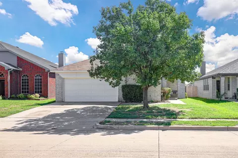 8304 Three Bars Dr, Fort Worth, TX 76179