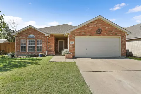 9082 River Falls Dr, Fort Worth, TX 76118