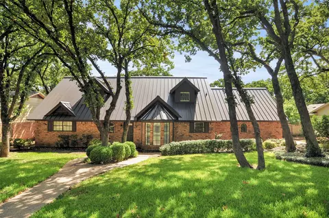 2111 Coolidge Dr, Arlington, TX 76011