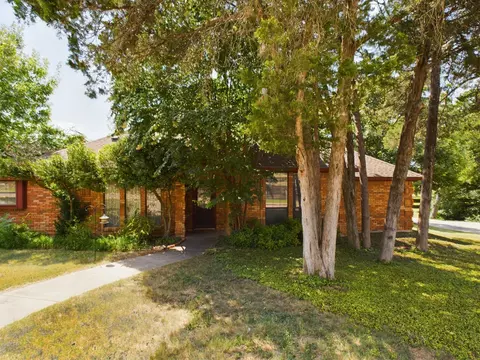 1125 Canyon Ridge Dr, Desoto, TX 75115