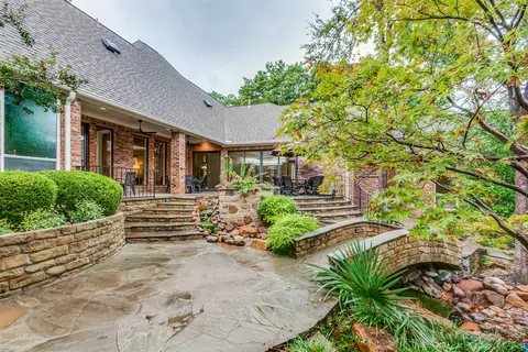 6254 Preston Creek Dr, Dallas, TX 75240
