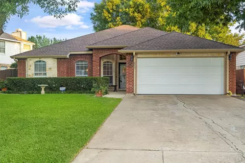 2513 Channing Dr, Grand Prairie, TX 75052