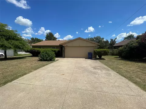 621 Owens Dr, Crowley, TX 76036