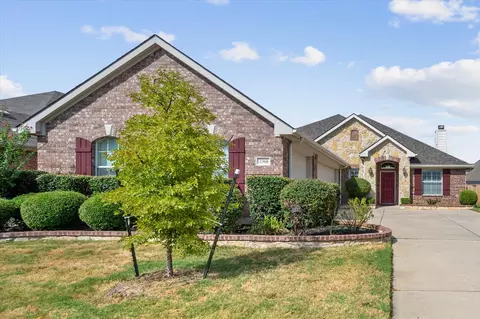 2360 Collin Dr, Grand Prairie, TX 75052