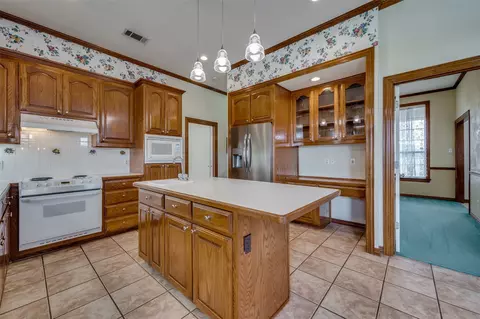 Kitchen - 10200 Zipper Rd, Pilot Point, TX 76258 photo 3 of 5