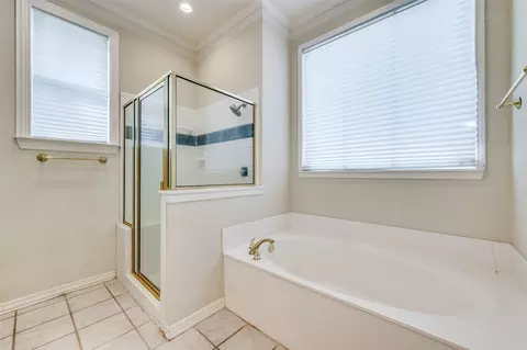 Bath - 10200 Zipper Rd, Pilot Point, TX 76258 photo 1 of 3