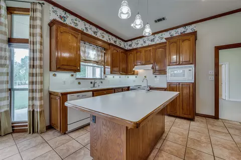 Kitchen - 10200 Zipper Rd, Pilot Point, TX 76258 photo 2 of 5