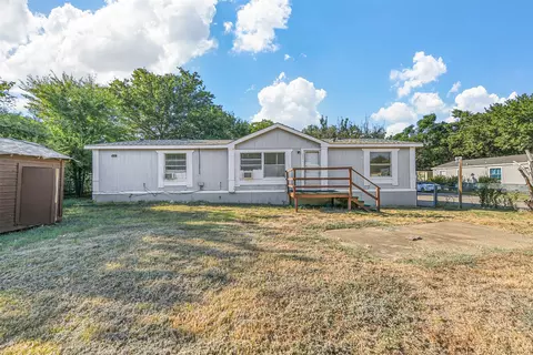 137 Pecan St, Lake Dallas, TX 75065