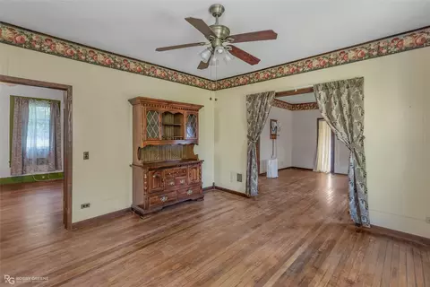 Living - 209 N Arkansas St, Plain Dealing, LA 71064 photo 5 of 6