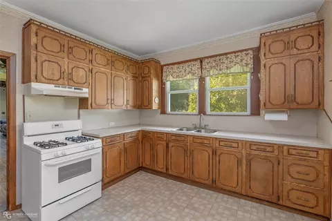 Kitchen - 209 N Arkansas St, Plain Dealing, LA 71064 photo 2 of 3
